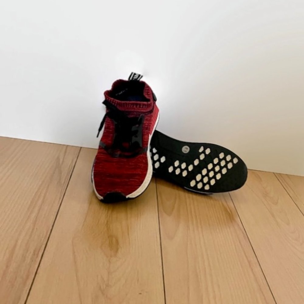 Lace up lightweight running sneakers